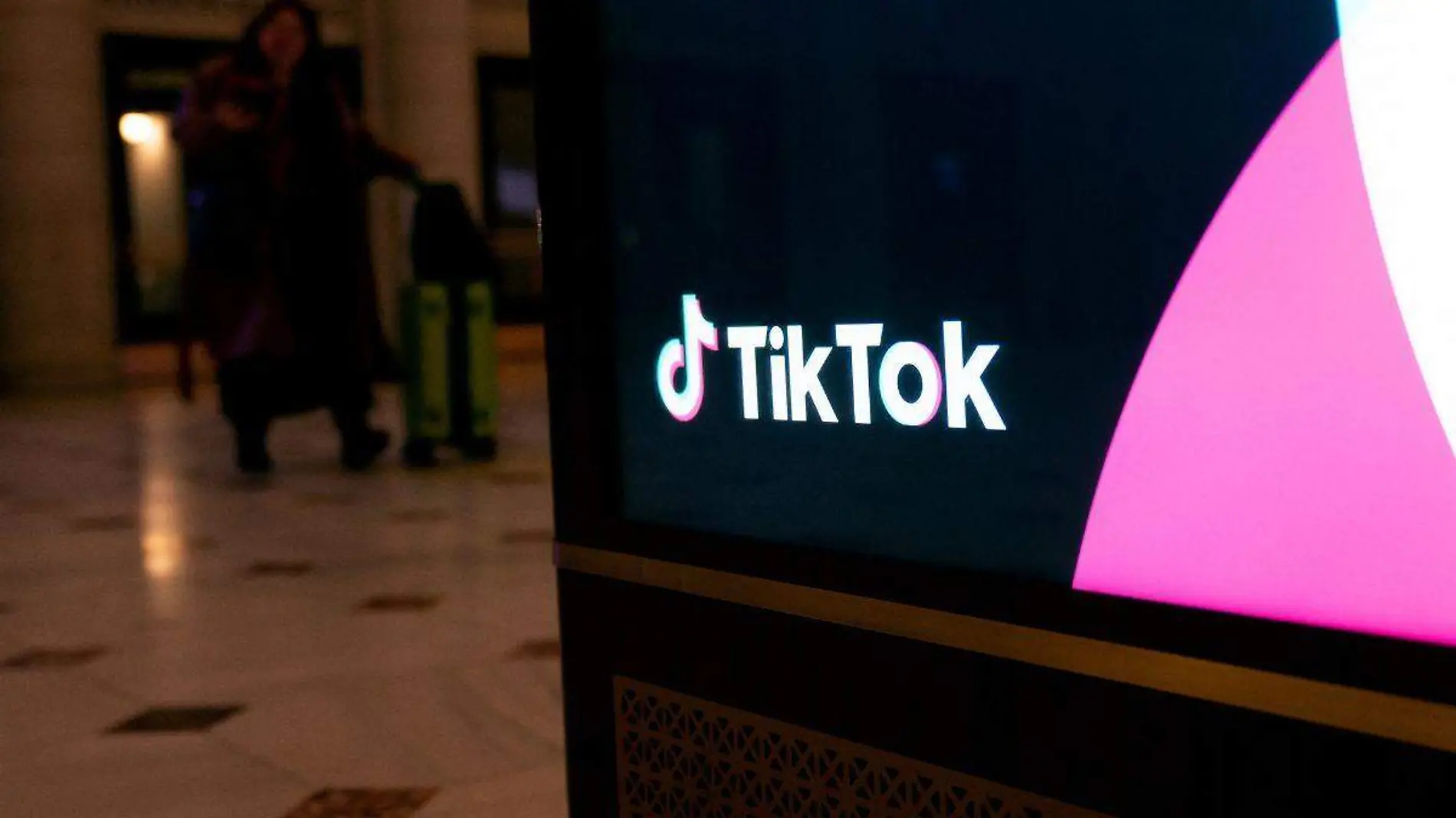 Reino Unido multa a TikTok con más de 14 millones de euros